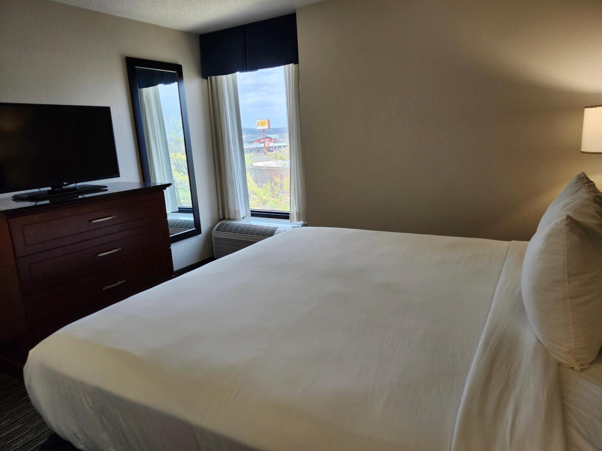 Heritage Inn & Suites St Louis Fenton, Trademark By Wyndham Exterior foto